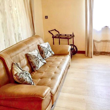 Spacious House In Flic En Flac With Shared Pool Esterno foto
