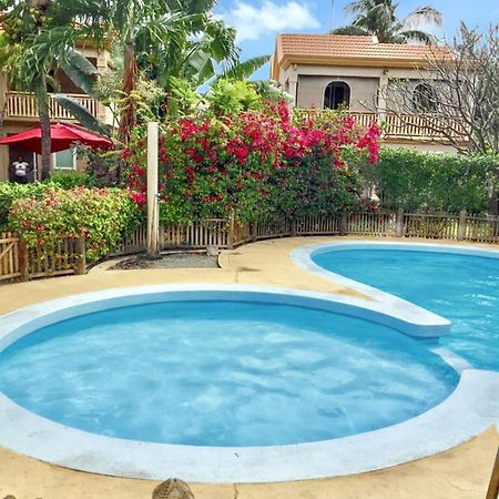 Spacious House In Flic En Flac With Shared Pool Esterno foto